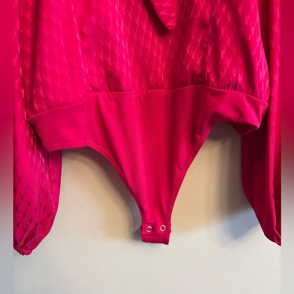 Express Long Sleeve Houndstooth Bodysuit - Picture 7 of 10